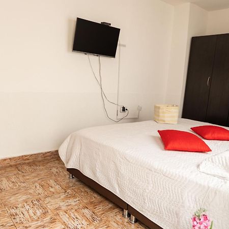 Komodo Alojamiento- Hostal Autoservicio, Ubicado Cerca Al Centro Historico - Bano Privado, Wifi , Cama 2X2 Y Agua Caliente Y Cocina Compartida Popayan Kültér fotó