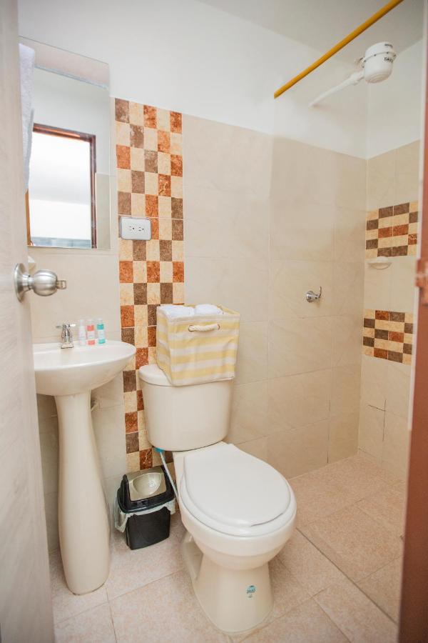 Komodo Alojamiento- Hostal Autoservicio, Ubicado Cerca Al Centro Historico - Bano Privado, Wifi , Cama 2X2 Y Agua Caliente Y Cocina Compartida Popayan Kültér fotó