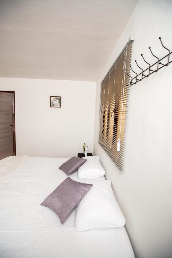 Komodo Alojamiento- Hostal Autoservicio, Ubicado Cerca Al Centro Historico - Bano Privado, Wifi , Cama 2X2 Y Agua Caliente Y Cocina Compartida Popayan Kültér fotó