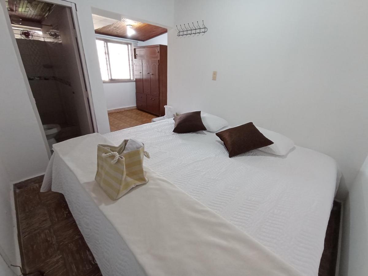 Komodo Alojamiento- Hostal Autoservicio - Ubicado Muy Cerca Al Centro Historico -Habitaciones Con Bano Privado, Wifi , Cama 2X2 Popayan Kültér fotó