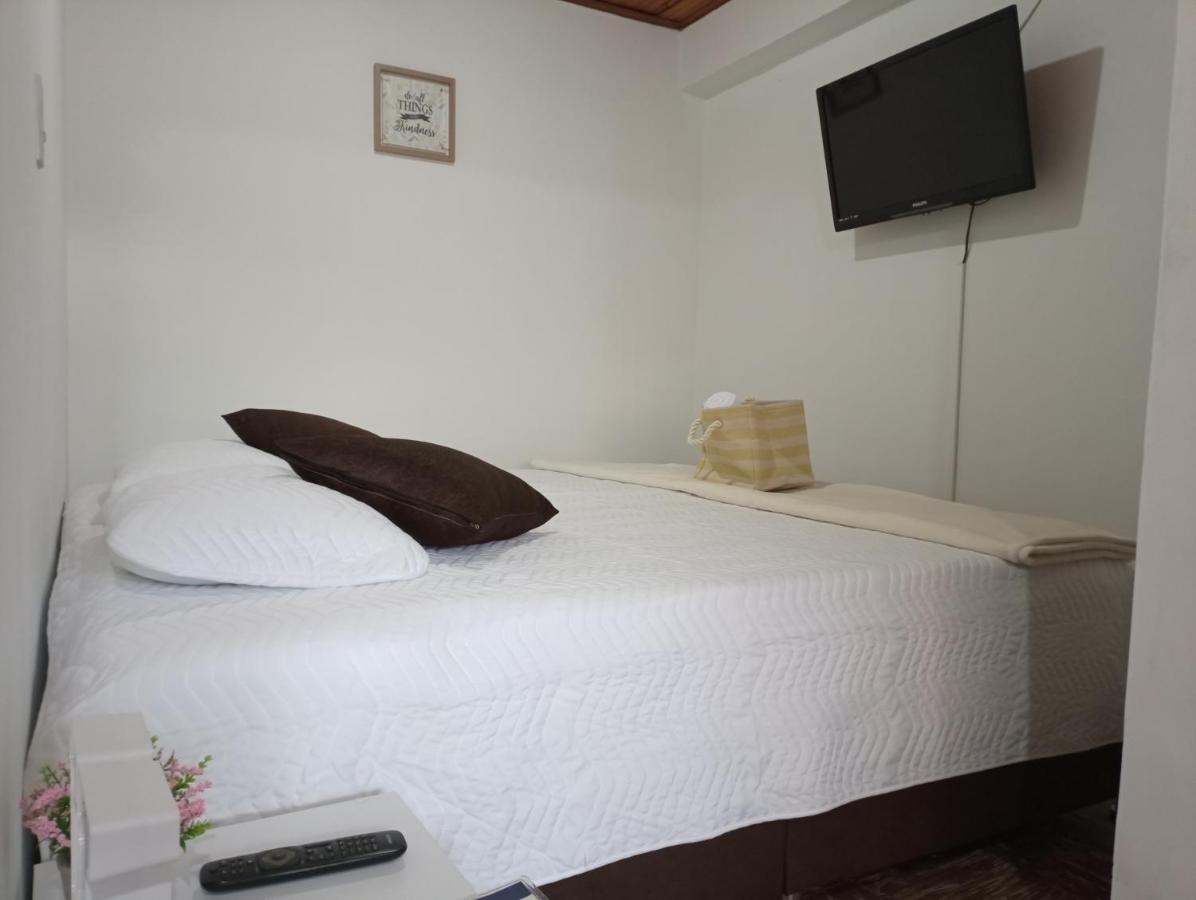 Komodo Alojamiento- Hostal Autoservicio, Ubicado Cerca Al Centro Historico - Bano Privado, Wifi , Cama 2X2 Y Agua Caliente Y Cocina Compartida Popayan Kültér fotó