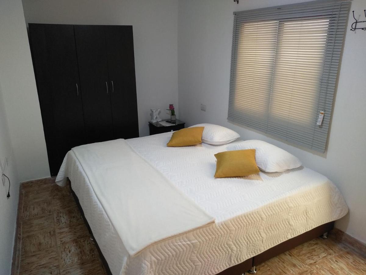 Komodo Alojamiento- Hostal Autoservicio, Ubicado Cerca Al Centro Historico - Bano Privado, Wifi , Cama 2X2 Y Agua Caliente Y Cocina Compartida Popayan Kültér fotó