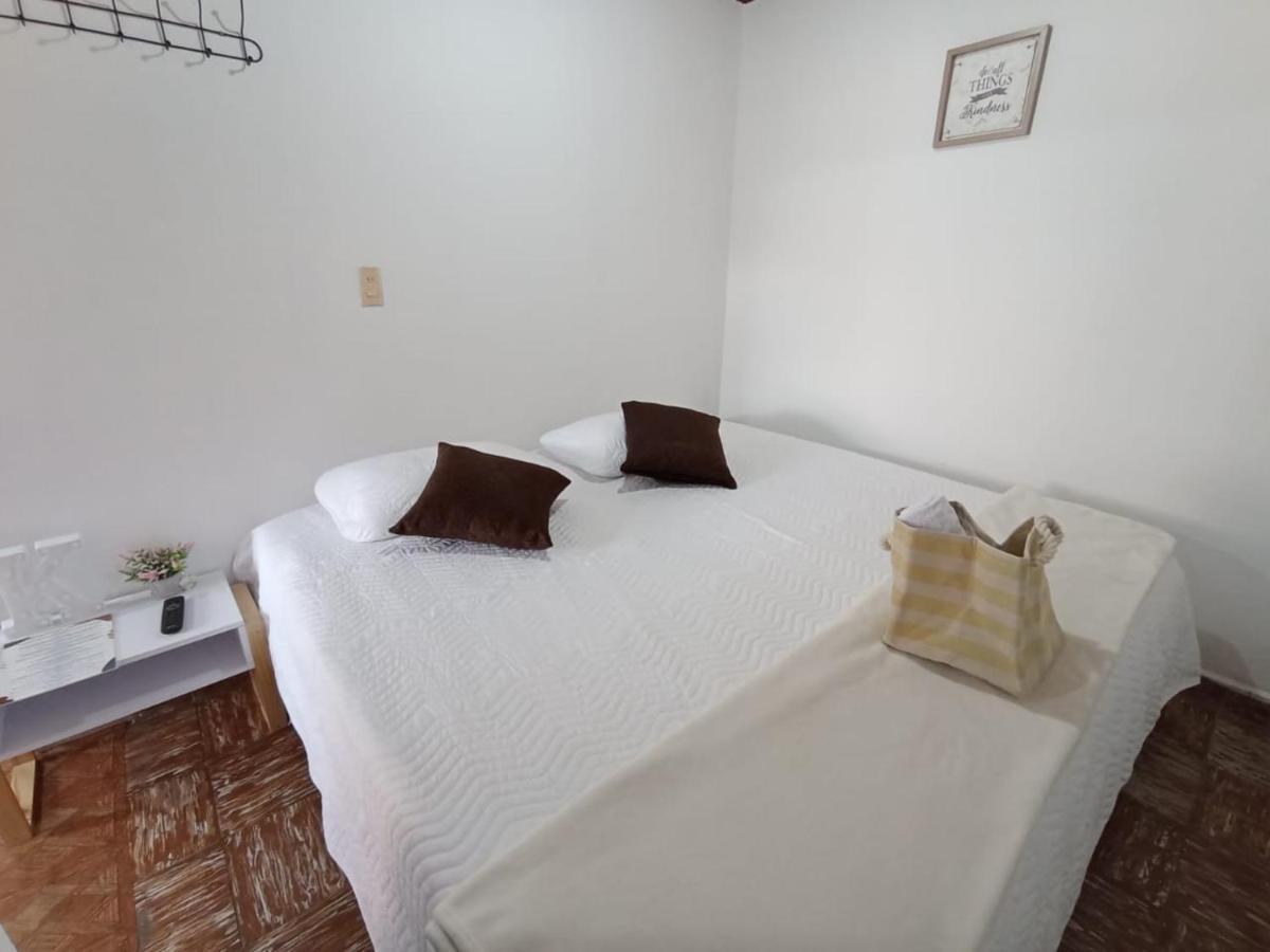 Komodo Alojamiento- Hostal Autoservicio - Ubicado Muy Cerca Al Centro Historico -Habitaciones Con Bano Privado, Wifi , Cama 2X2 Popayan Kültér fotó