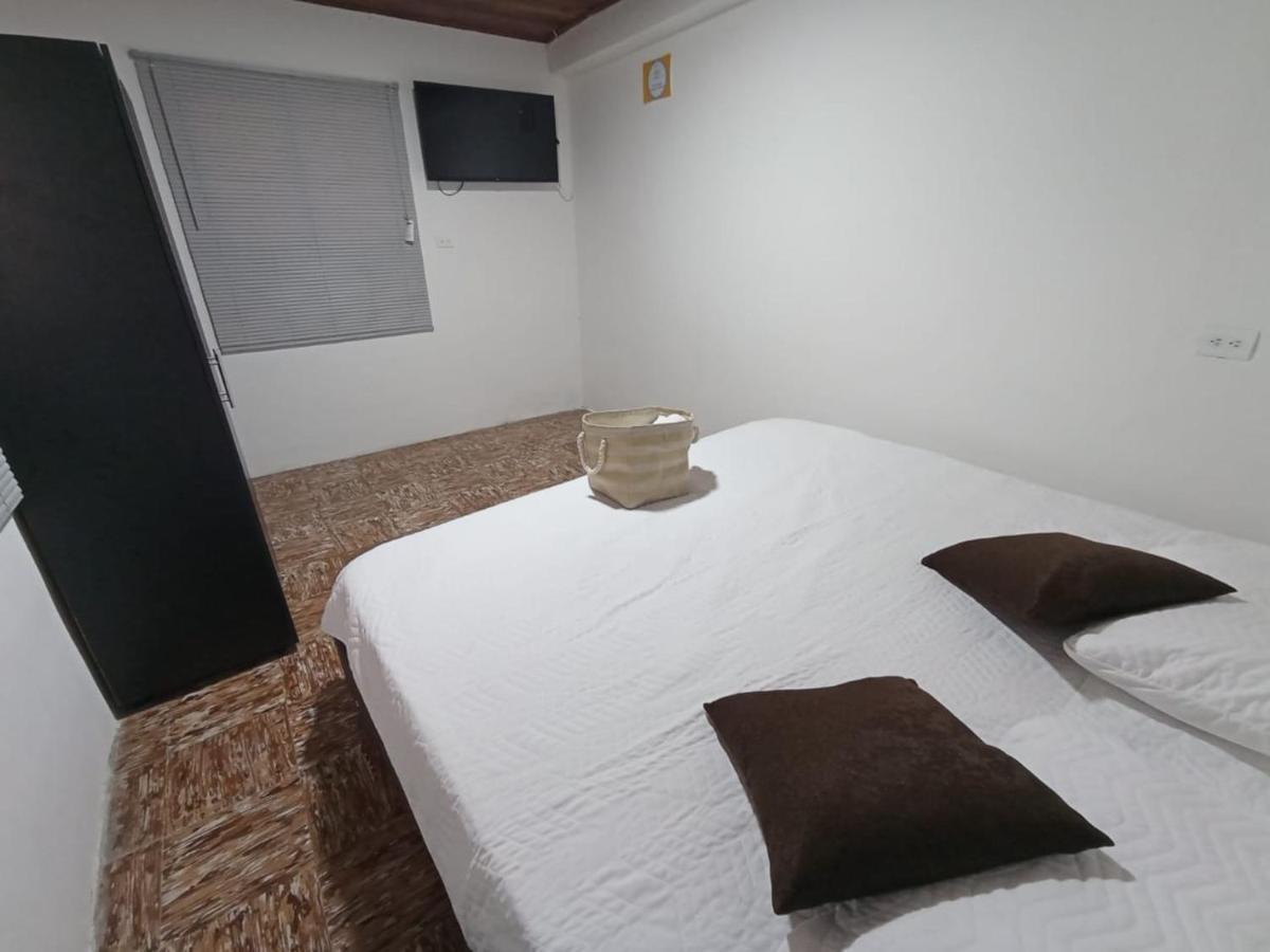 Komodo Alojamiento- Hostal Autoservicio, Ubicado Cerca Al Centro Historico - Bano Privado, Wifi , Cama 2X2 Y Agua Caliente Y Cocina Compartida Popayan Kültér fotó