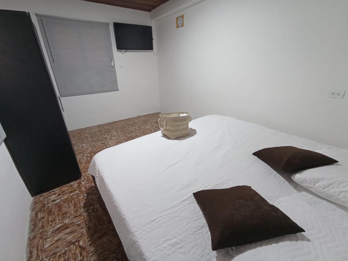 Komodo Alojamiento- Hostal Autoservicio - Ubicado Muy Cerca Al Centro Historico -Habitaciones Con Bano Privado, Wifi , Cama 2X2 Popayan Kültér fotó