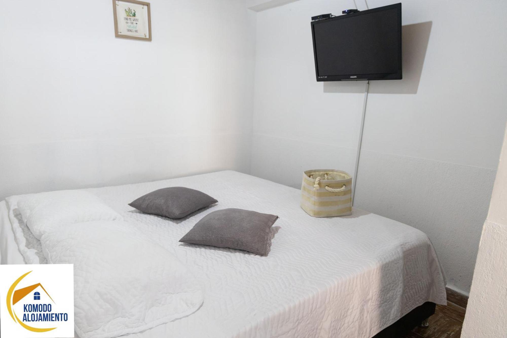 Komodo Alojamiento- Hostal Autoservicio, Ubicado Cerca Al Centro Historico - Bano Privado, Wifi , Cama 2X2 Y Agua Caliente Y Cocina Compartida Popayan Kültér fotó