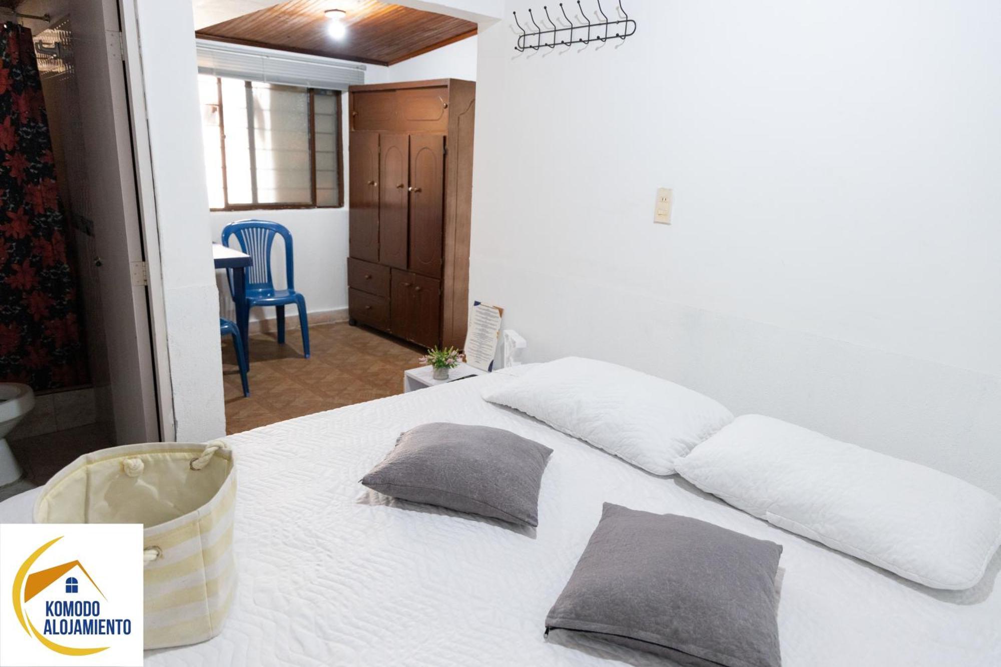 Komodo Alojamiento- Hostal Autoservicio - Ubicado Muy Cerca Al Centro Historico -Habitaciones Con Bano Privado, Wifi , Cama 2X2 Popayan Kültér fotó