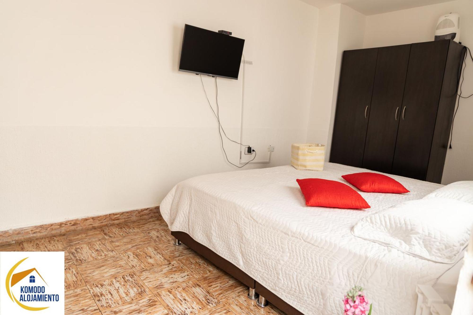 Komodo Alojamiento- Hostal Autoservicio, Ubicado Cerca Al Centro Historico - Bano Privado, Wifi , Cama 2X2 Y Agua Caliente Y Cocina Compartida Popayan Kültér fotó