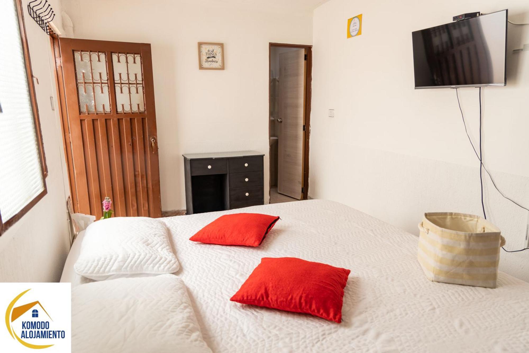 Komodo Alojamiento- Hostal Autoservicio, Ubicado Cerca Al Centro Historico - Bano Privado, Wifi , Cama 2X2 Y Agua Caliente Y Cocina Compartida Popayan Kültér fotó