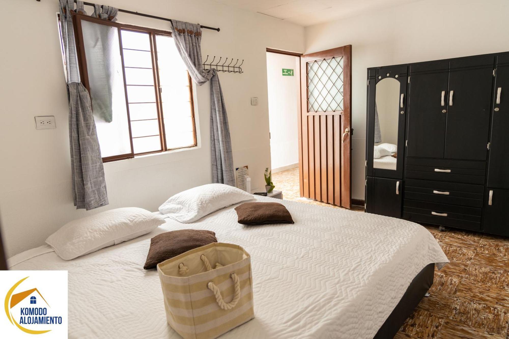 Komodo Alojamiento- Hostal Autoservicio, Ubicado Cerca Al Centro Historico - Bano Privado, Wifi , Cama 2X2 Y Agua Caliente Y Cocina Compartida Popayan Kültér fotó