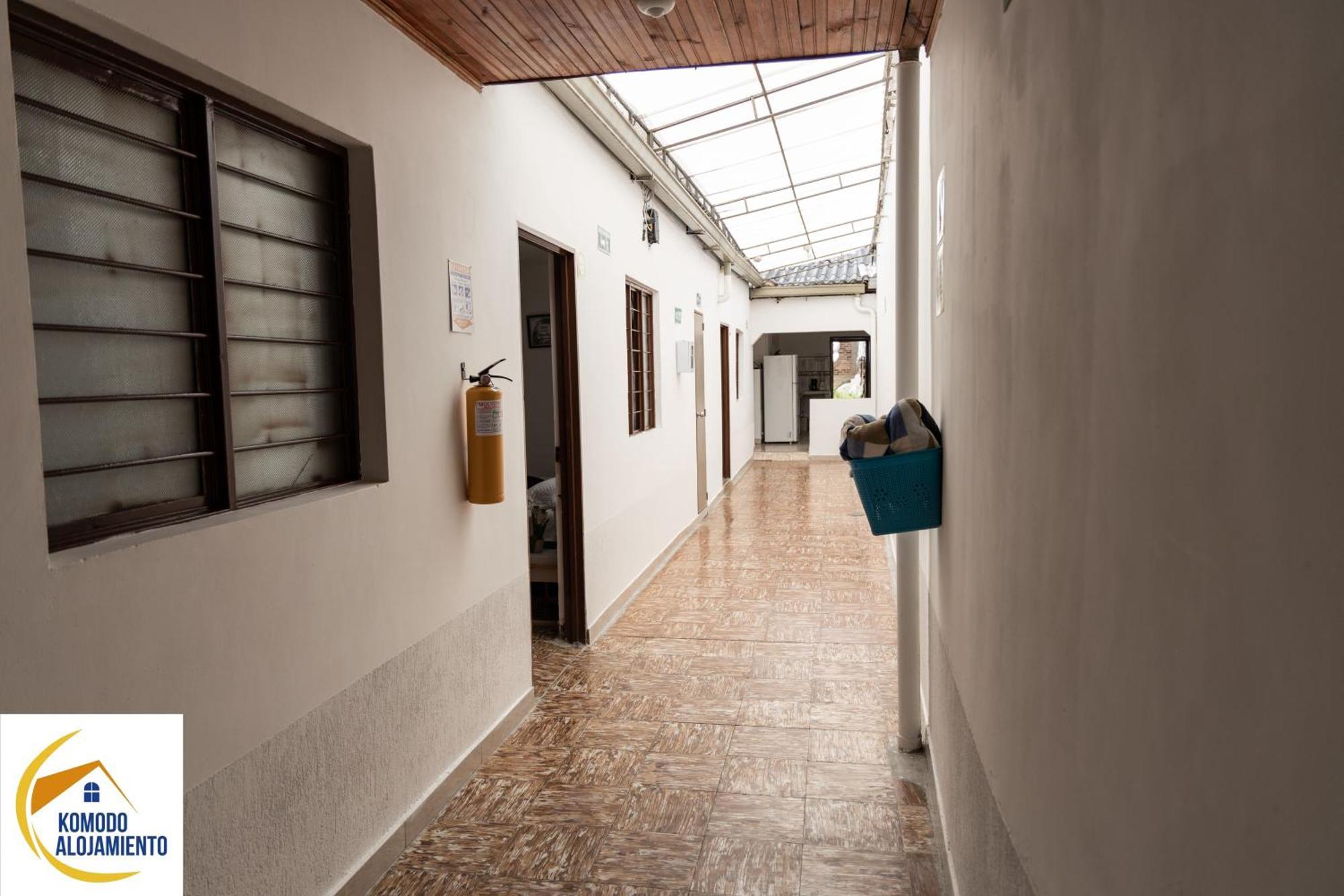 Komodo Alojamiento- Hostal Autoservicio, Ubicado Cerca Al Centro Historico - Bano Privado, Wifi , Cama 2X2 Y Agua Caliente Y Cocina Compartida Popayan Kültér fotó